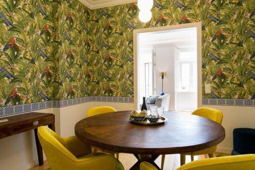 Lisbon luxury retreat! 2 suites!
