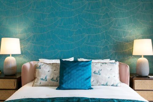 Lisbon luxury retreat! 2 suites!