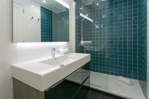 Lisbon luxury retreat! 2 suites!
