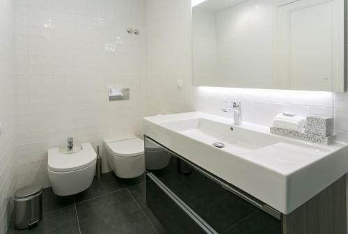 Lisbon luxury retreat! 2 suites!