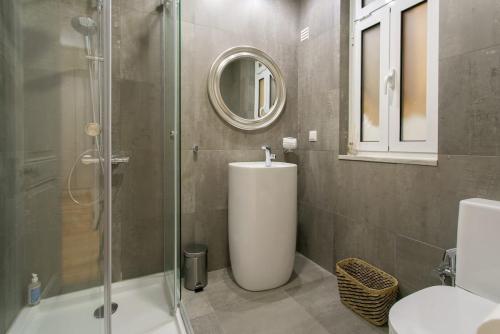 Lisbon luxury retreat! 2 suites!