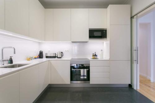 Lisbon luxury retreat! 2 suites!