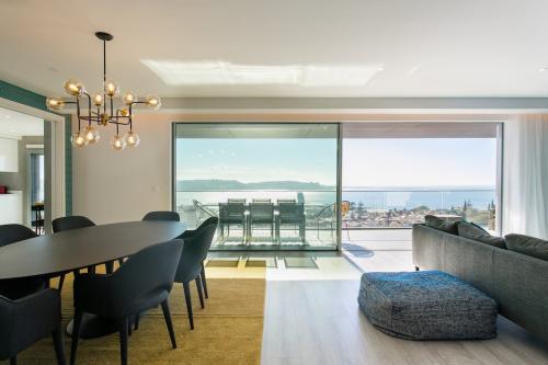 Luxury 4 bedr Flat w/ PANORAMIC Views  Pool!!