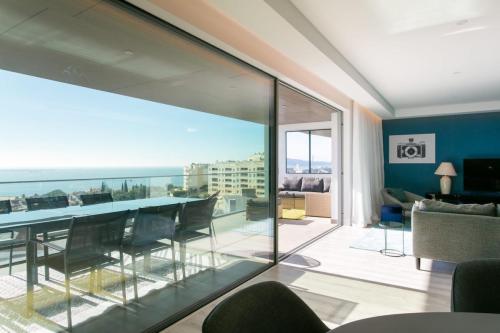 Luxury 4 bedr Flat w/ PANORAMIC Views  Pool!!