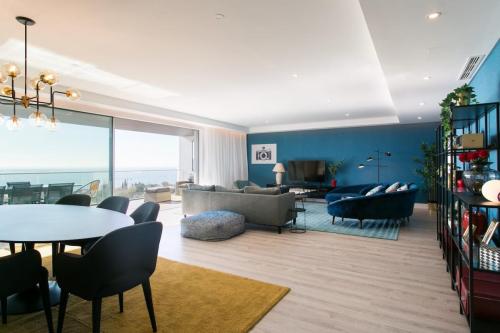 Luxury 4 bedr Flat w/ PANORAMIC Views  Pool!!