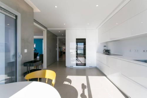 Luxury 4 bedr Flat w/ PANORAMIC Views  Pool!!