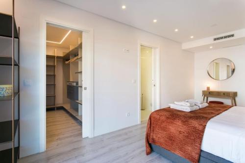 Luxury 4 bedr Flat w/ PANORAMIC Views  Pool!!