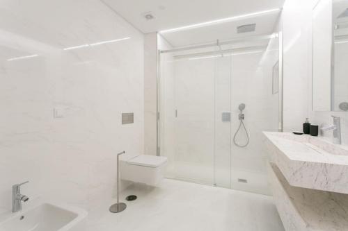 Luxury 4 bedr Flat w/ PANORAMIC Views  Pool!!
