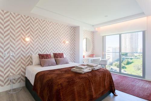 Luxury 4 bedr Flat w/ PANORAMIC Views  Pool!!
