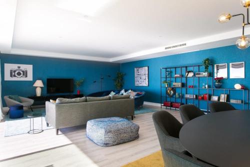 Luxury 4 bedr Flat w/ PANORAMIC Views  Pool!!
