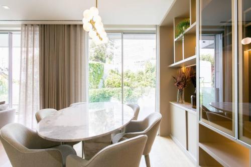 Luxury 2 bedrooms apartment in the Lisboa gardens!