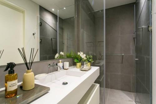 Luxury 2 bedrooms apartment in the Lisboa gardens!