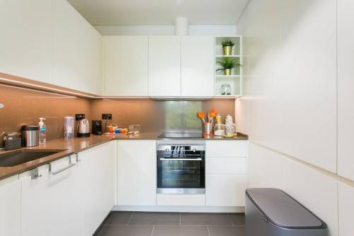 Luxury 2 bedrooms apartment in the Lisboa gardens!