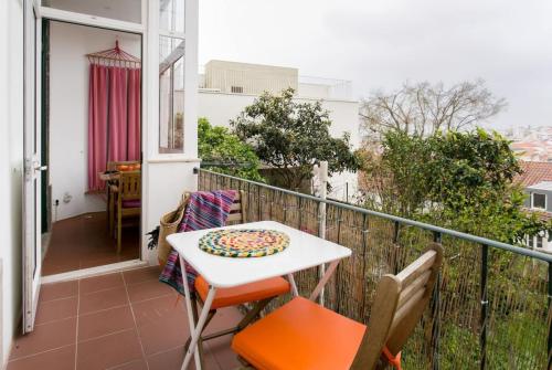 Principe Real cool and artistic 3 bedrooms flat!