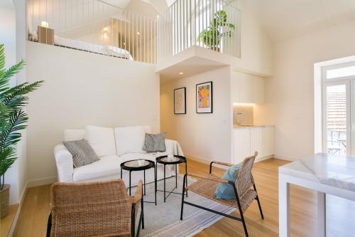 Principe Real Duplex w/balconies and RIVER views!