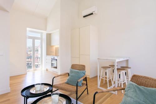 Principe Real Duplex w/balconies and RIVER views!