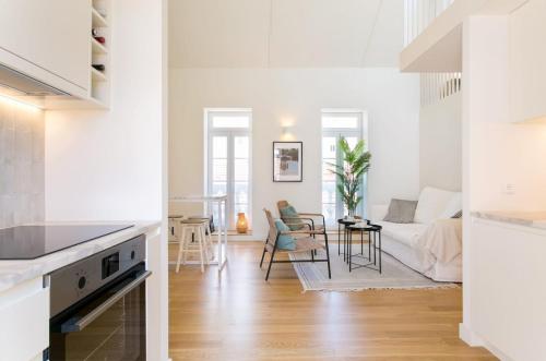Principe Real Duplex w/balconies and RIVER views!