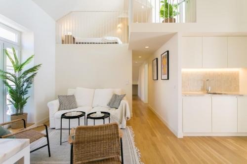 Principe Real Duplex w/balconies and RIVER views!