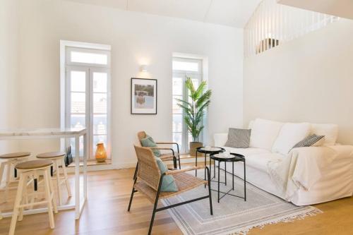 Principe Real Duplex w/balconies and RIVER views!