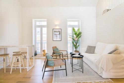 Principe Real Duplex w/balconies and RIVER views!