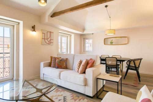 Baixa bright 2 bdr2 baths flat!