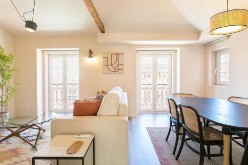 Baixa bright 2 bdr2 baths flat!