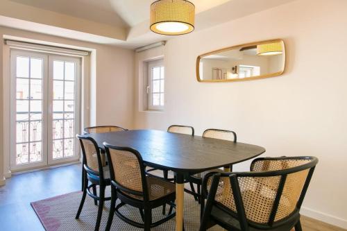 Baixa bright 2 bdr2 baths flat!