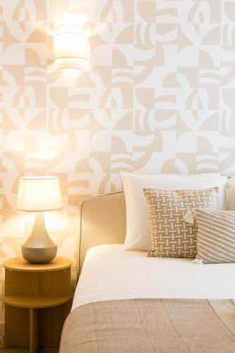 Baixa bright 2 bdr2 baths flat!