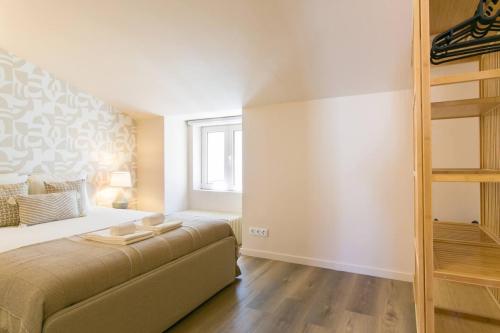 Baixa bright 2 bdr2 baths flat!