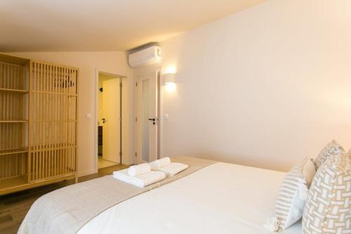 Baixa bright 2 bdr2 baths flat!