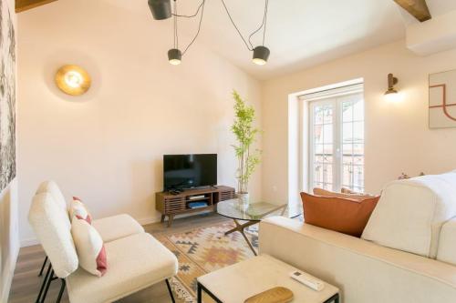 Baixa bright 2 bdr2 baths flat!