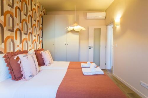 Baixa bright 2 bdr2 baths flat!