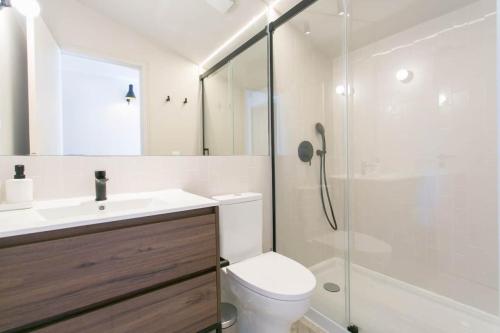 Baixa bright 2 bdr2 baths flat!