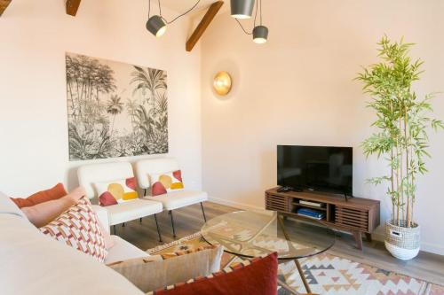 Baixa bright 2 bdr2 baths flat!
