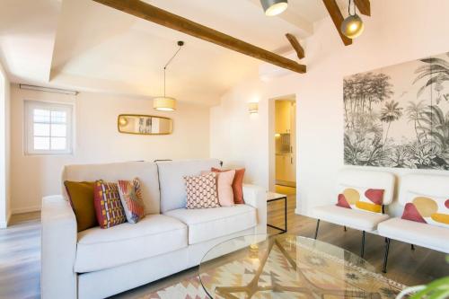 Baixa bright 2 bdr2 baths flat!
