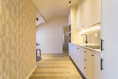 Baixa bright 2 bdr2 baths flat!
