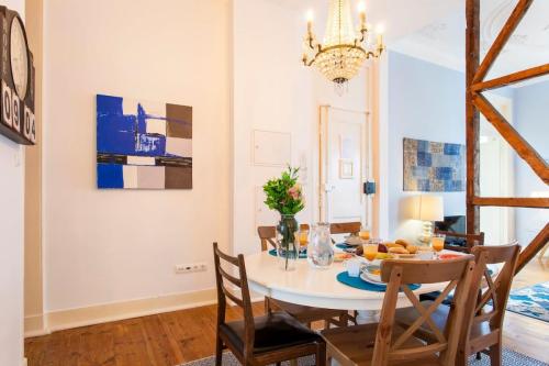 Bairro Alto 3 Bedroom Patio House!! Great WI-FI!