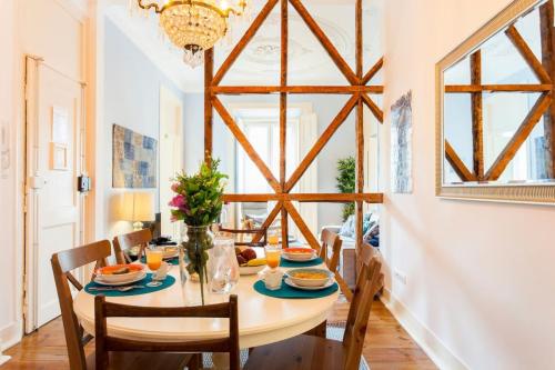 Bairro Alto 3 Bedroom Patio House!! Great WI-FI!