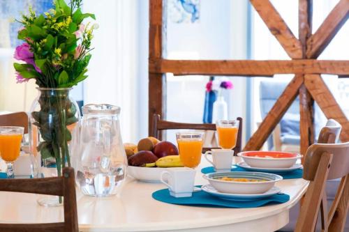 Bairro Alto 3 Bedroom Patio House!! Great WI-FI!