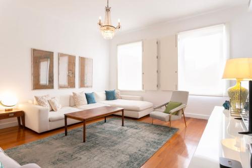 Chiado Glamorous flat! FREE PARK! Great WI-FI!