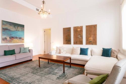 Chiado Glamorous flat! FREE PARK! Great WI-FI!