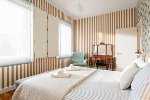 Chiado Glamorous flat! FREE PARK! Great WI-FI!