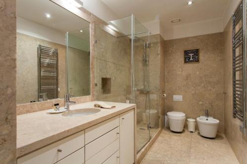 Chiado Glamorous flat! FREE PARK! Great WI-FI!