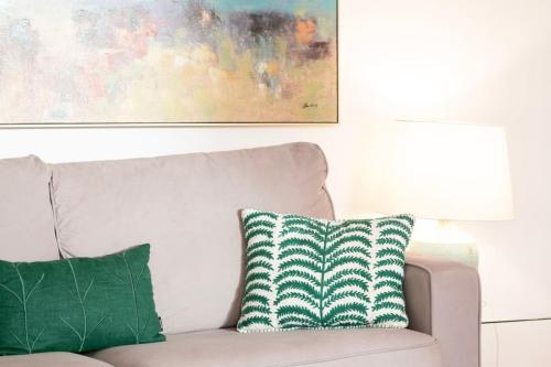 Chiado Glamorous flat! FREE PARK! Great WI-FI!