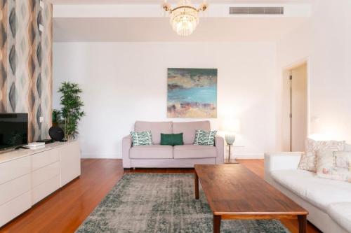 Chiado Glamorous flat! FREE PARK! Great WI-FI!
