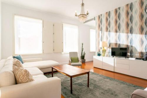 Chiado Glamorous flat! FREE PARK! Great WI-FI!