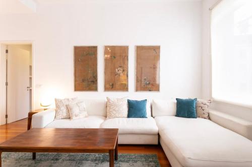 Chiado Glamorous flat! FREE PARK! Great WI-FI!