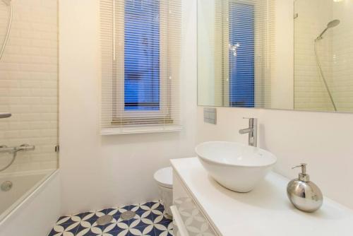 Bairro Alto 3Bdr TOP viewpoint flat! Great WI-FI!