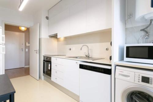 Modern 2bdr flat in the city’s heart!