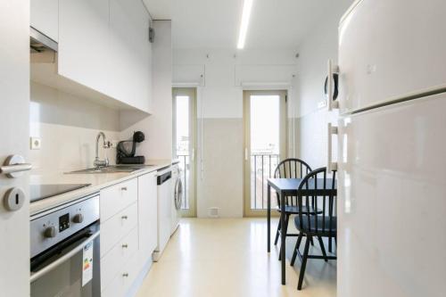 Modern 2bdr flat in the city’s heart!
